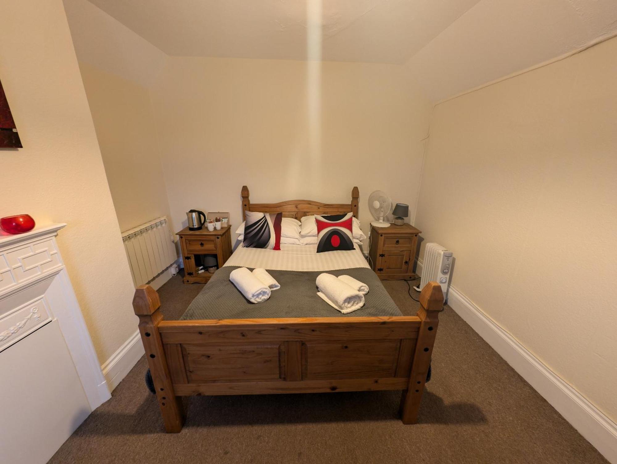 The Bear Marlborough Hotel ภายนอก รูปภาพ