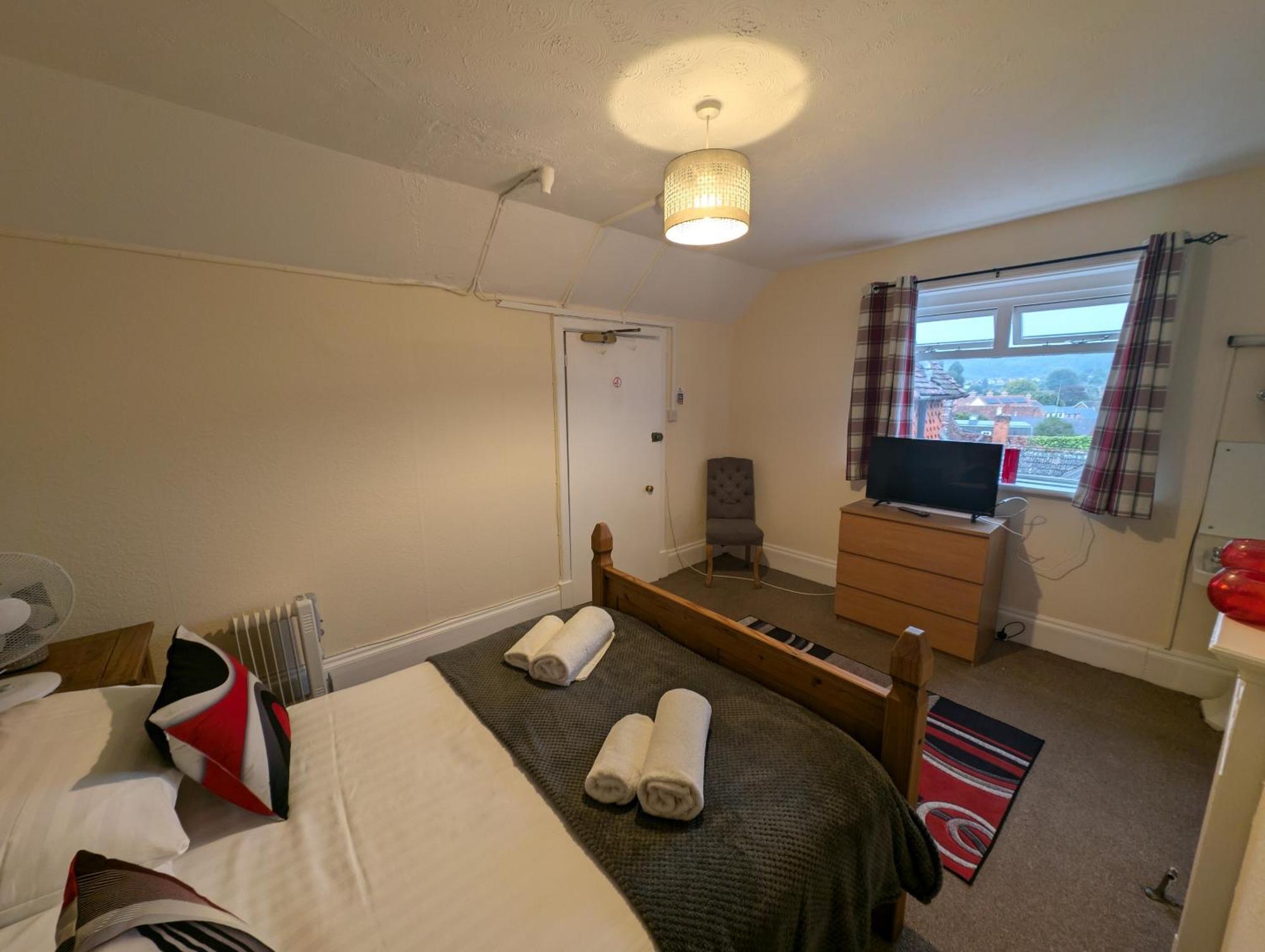 The Bear Marlborough Hotel ภายนอก รูปภาพ