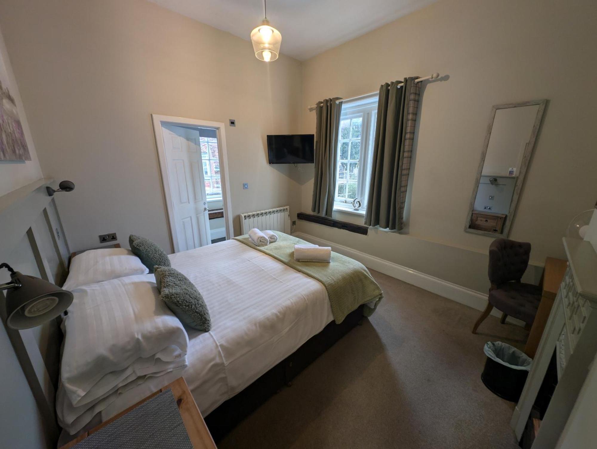 The Bear Marlborough Hotel ภายนอก รูปภาพ