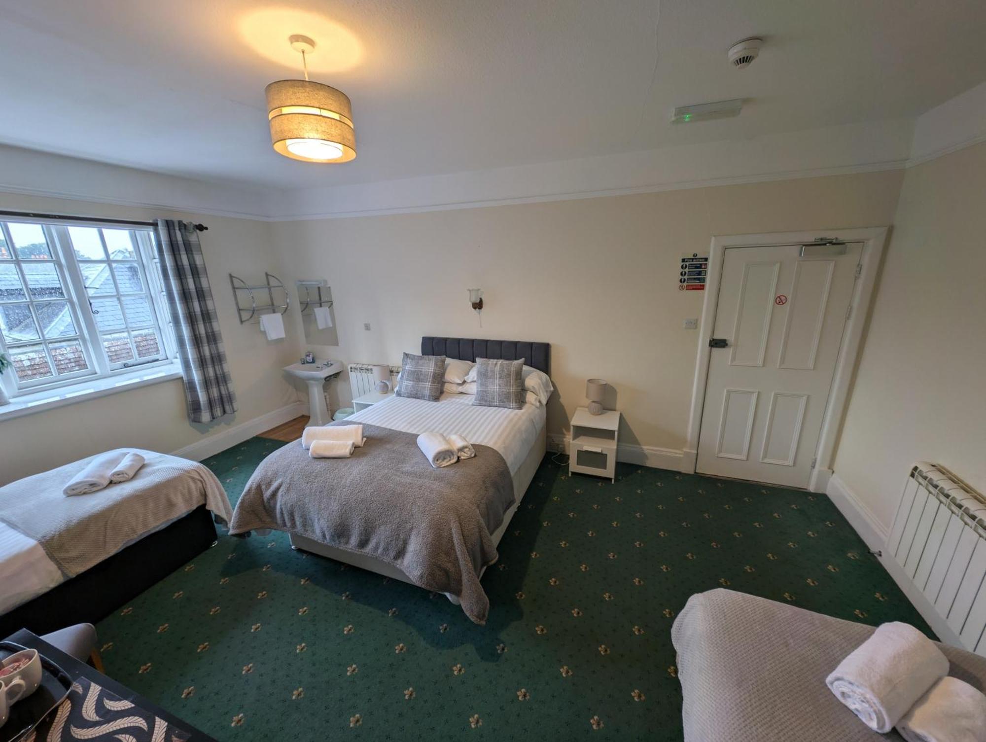 The Bear Marlborough Hotel ภายนอก รูปภาพ