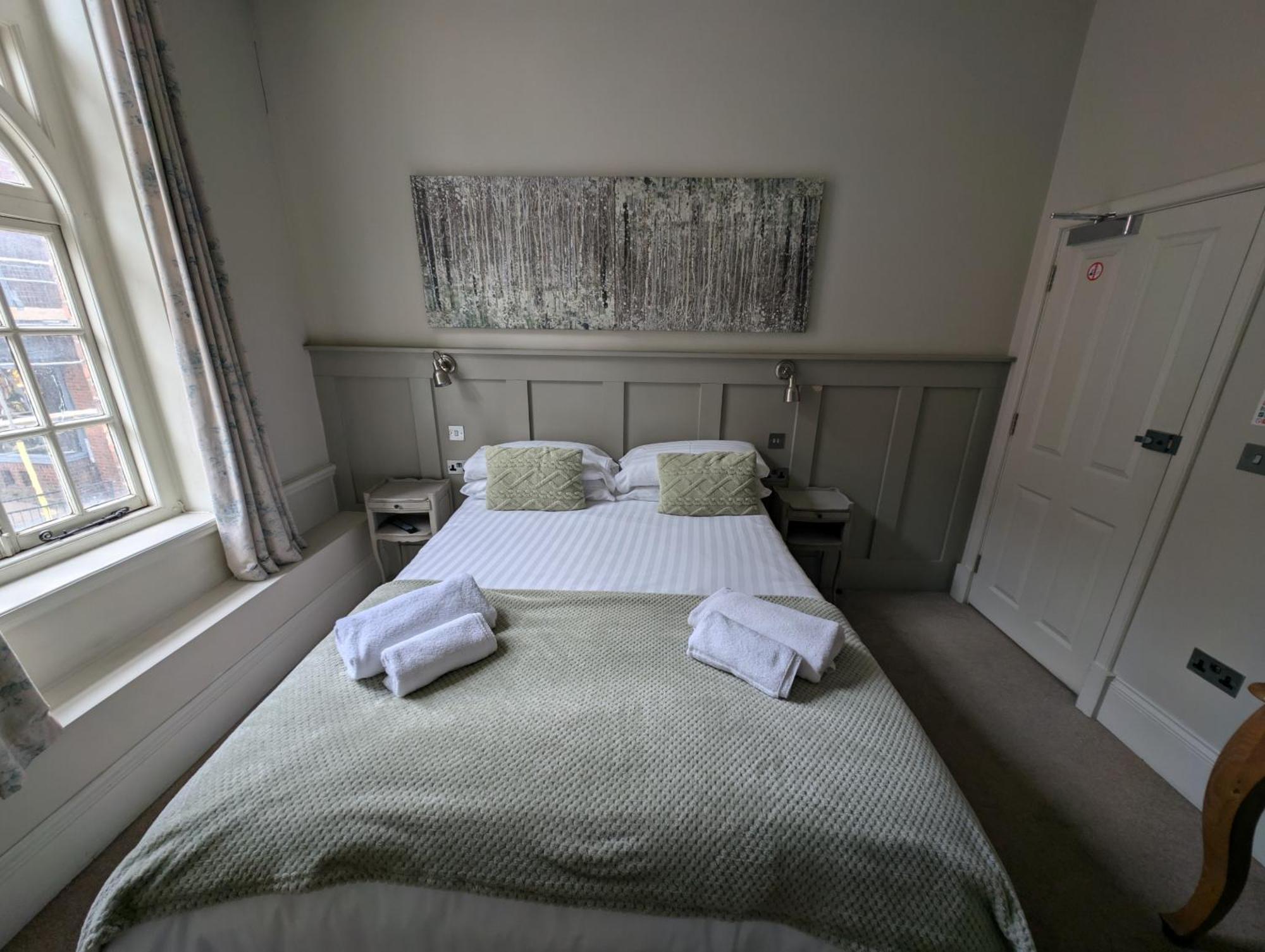The Bear Marlborough Hotel ภายนอก รูปภาพ
