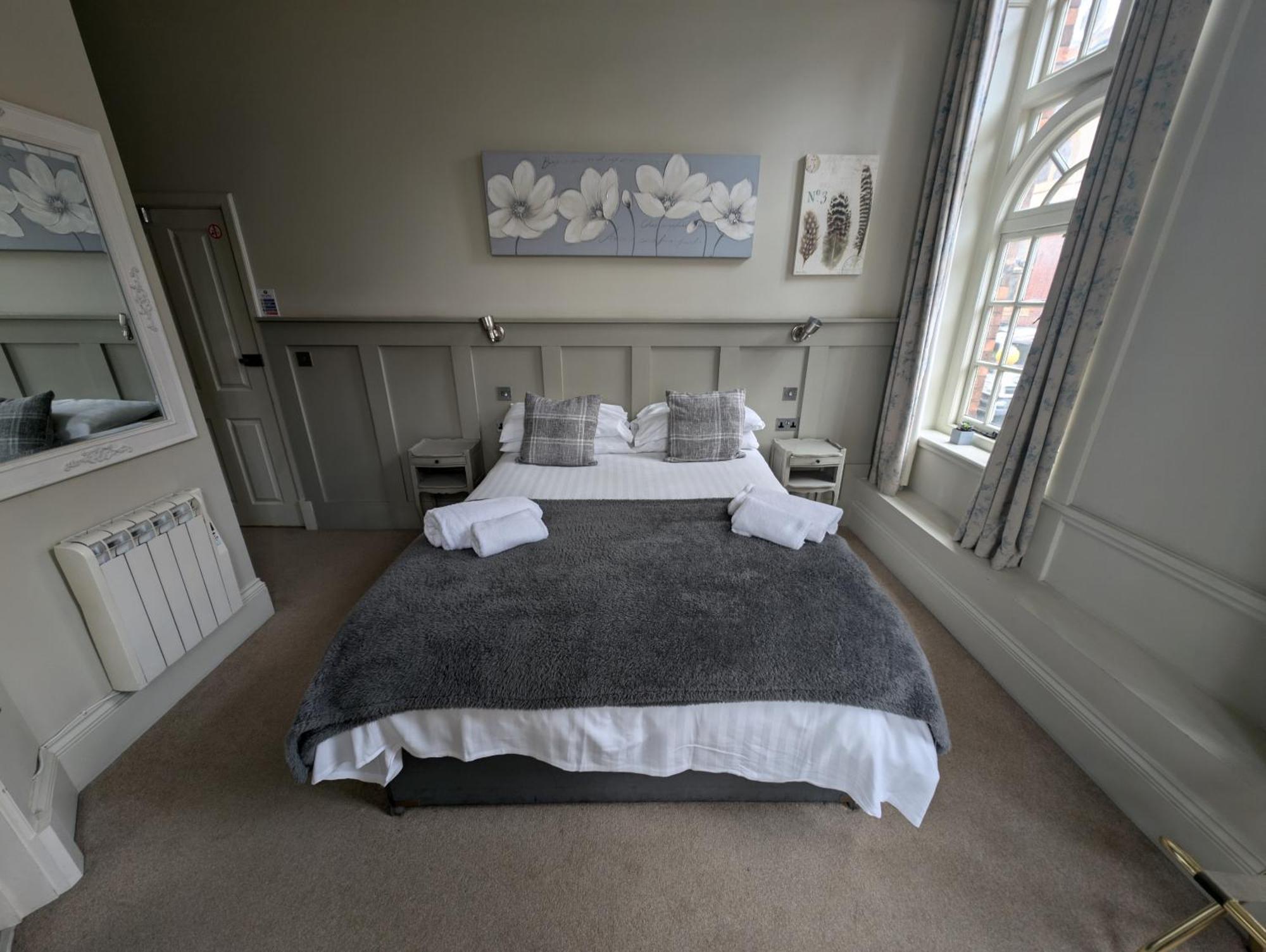 The Bear Marlborough Hotel ภายนอก รูปภาพ