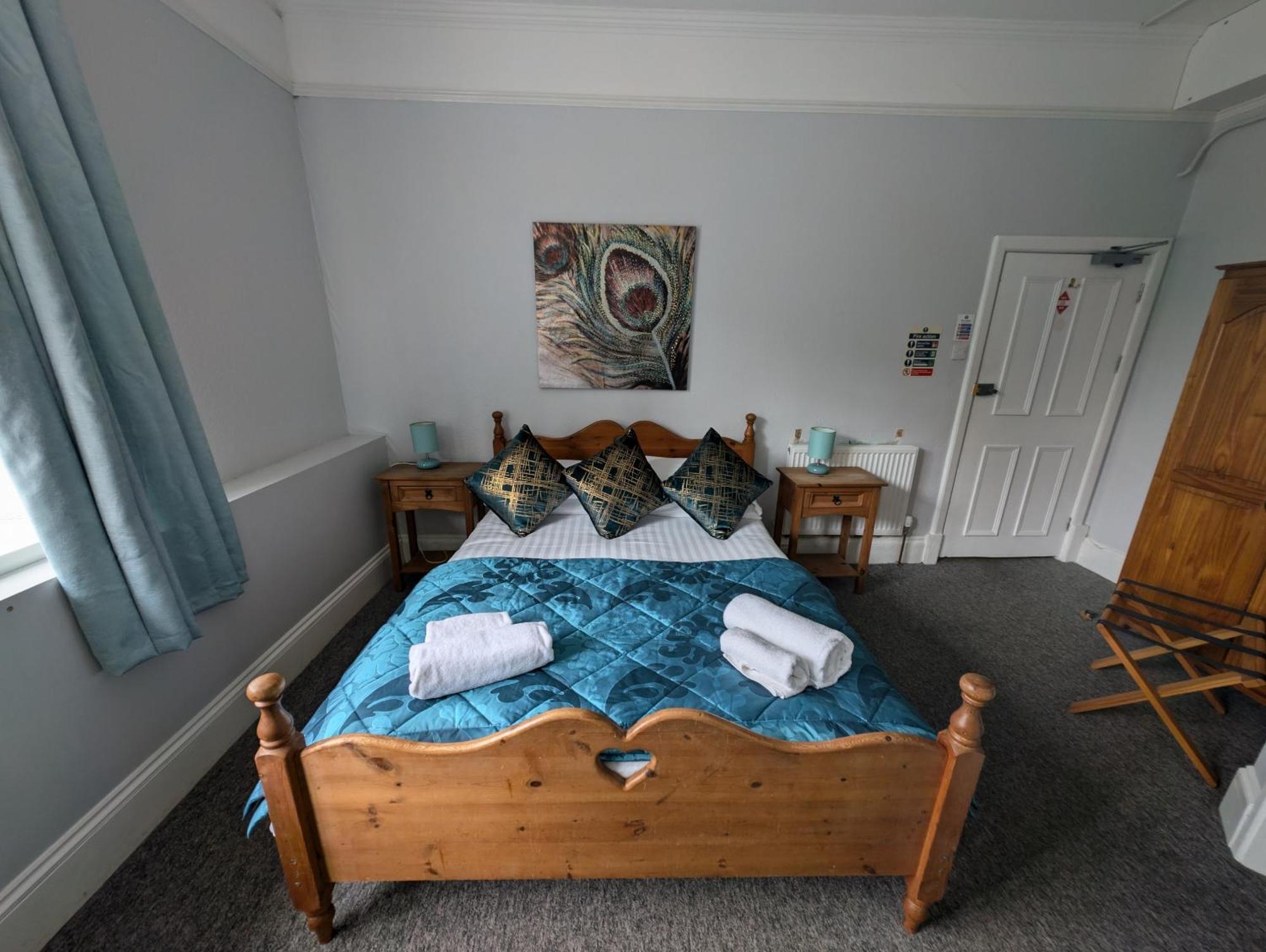 The Bear Marlborough Hotel ภายนอก รูปภาพ