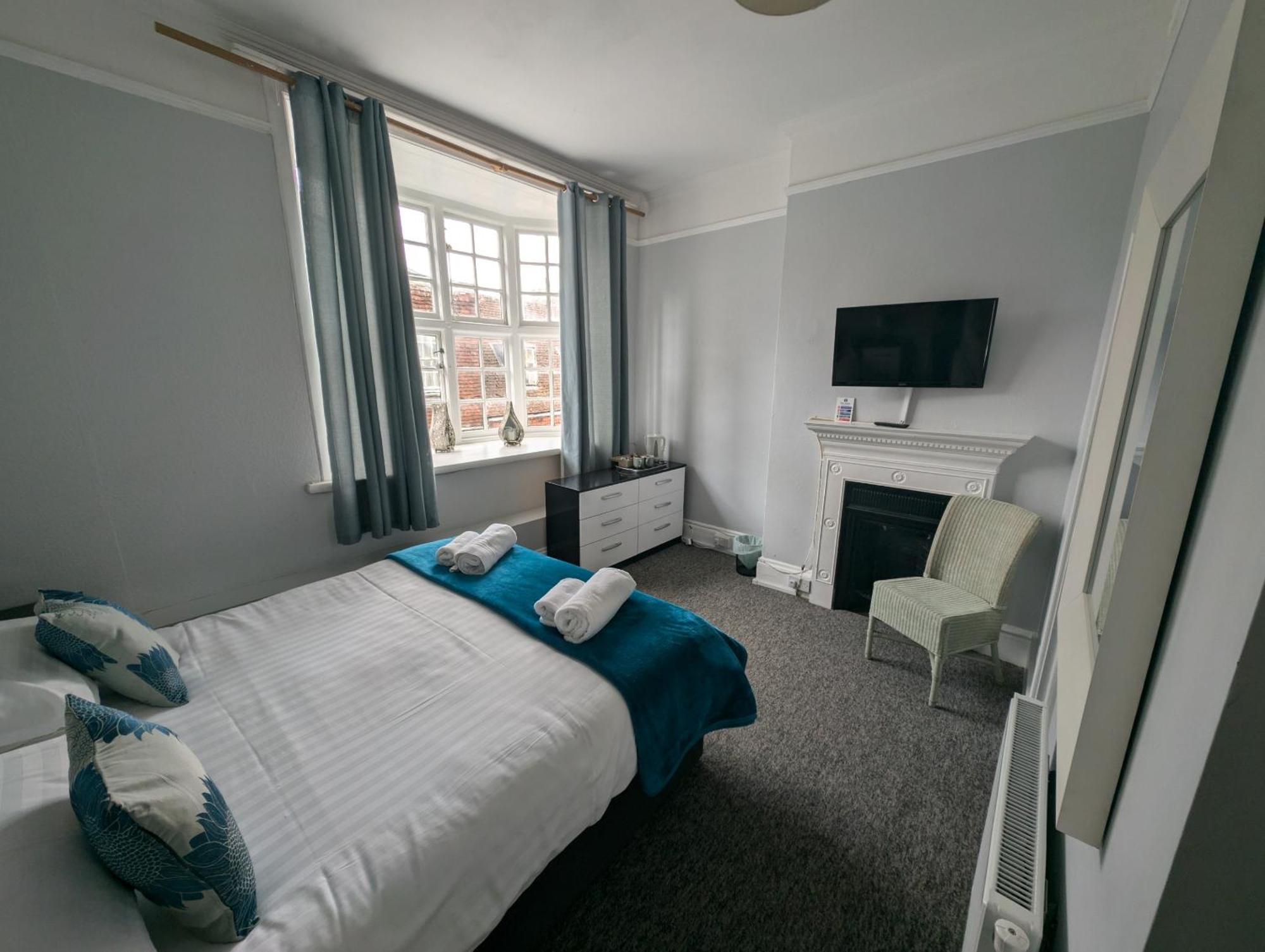 The Bear Marlborough Hotel ภายนอก รูปภาพ