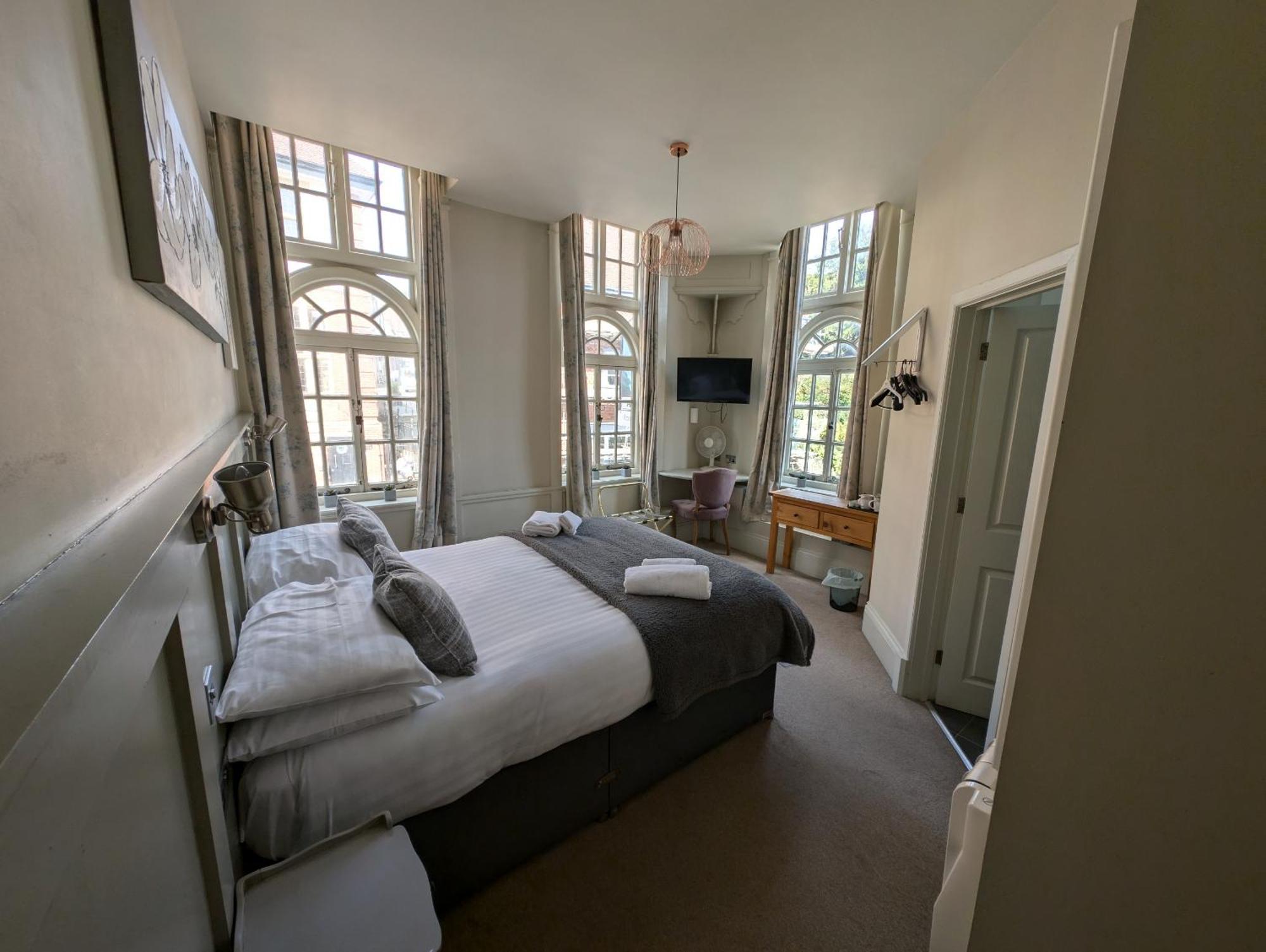 The Bear Marlborough Hotel ภายนอก รูปภาพ