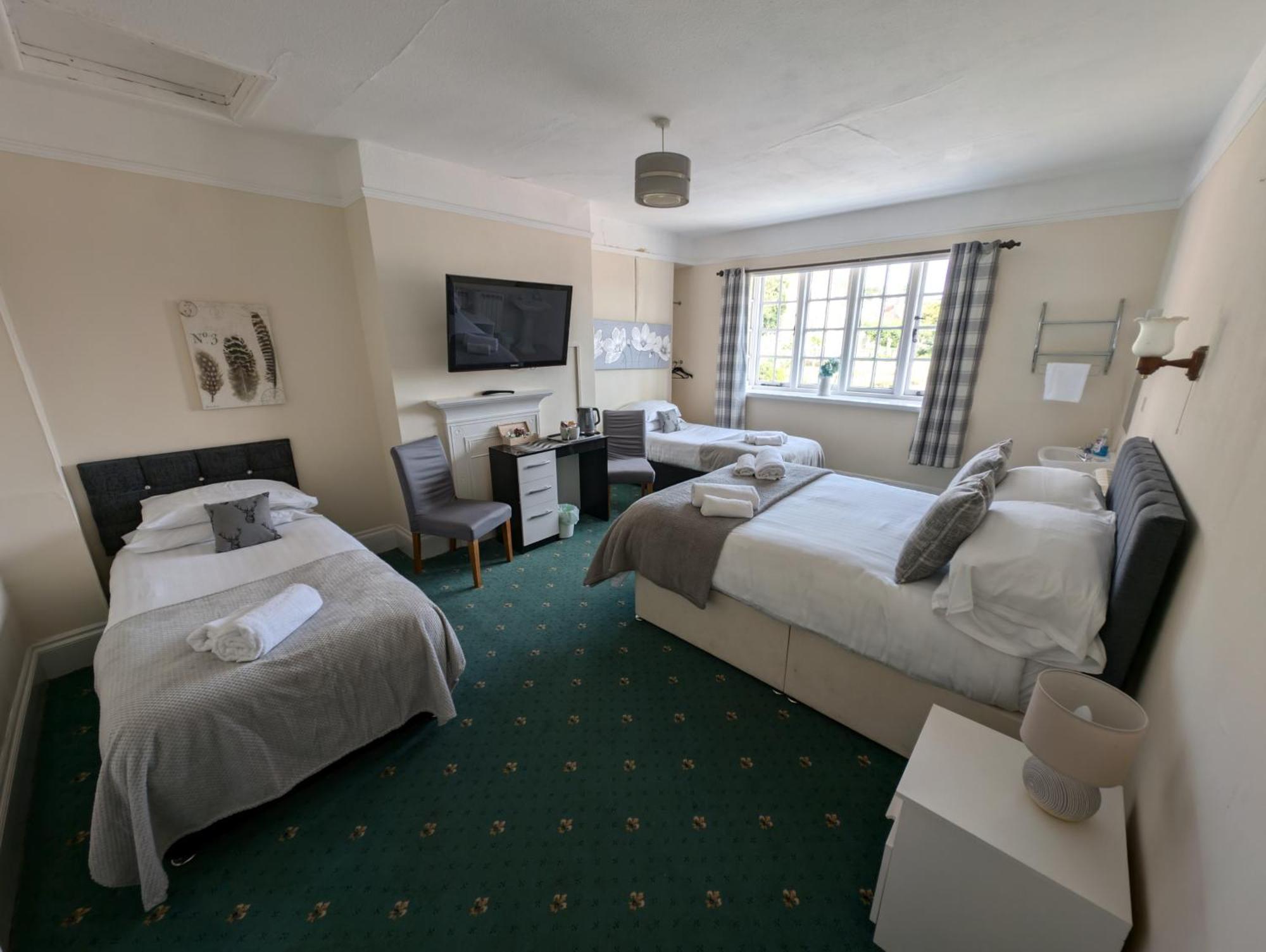 The Bear Marlborough Hotel ภายนอก รูปภาพ